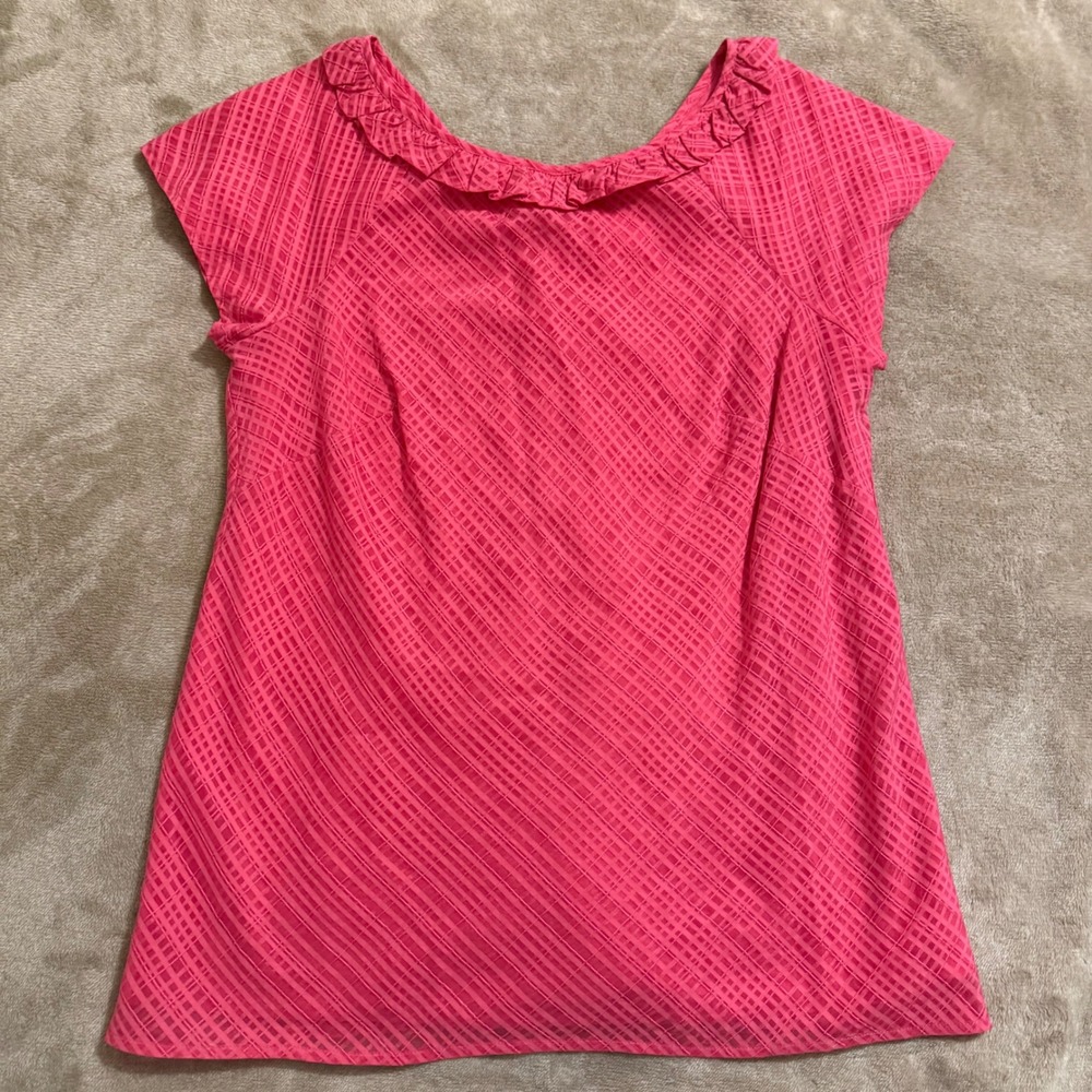 Lilly Pulitzer Pink Silk Burnout Ruffle Neck Cap Sleeve Button Back Blouse 12